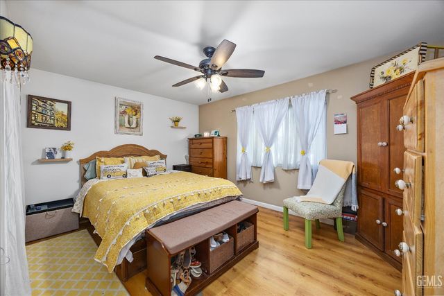 5812 Burke Way, Bakersfield, CA 93309