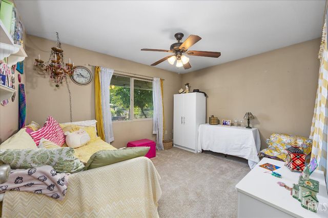 5812 Burke Way, Bakersfield, CA 93309