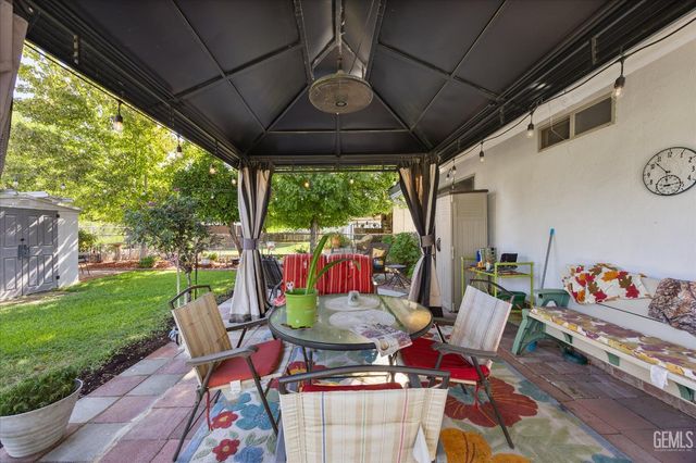 5812 Burke Way, Bakersfield, CA 93309