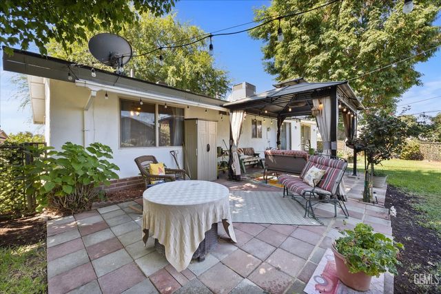 5812 Burke Way, Bakersfield, CA 93309