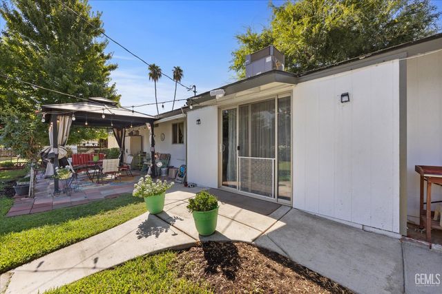 5812 Burke Way, Bakersfield, CA 93309