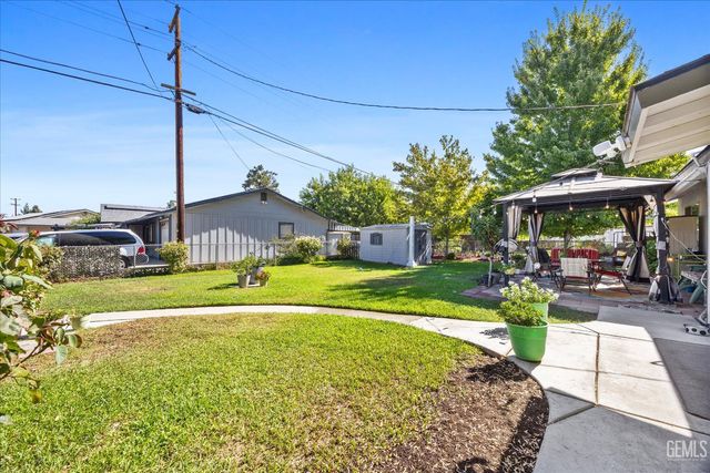 5812 Burke Way, Bakersfield, CA 93309