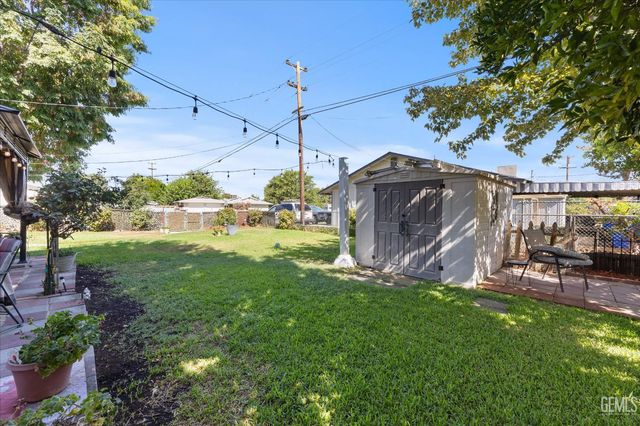 5812 Burke Way, Bakersfield, CA 93309