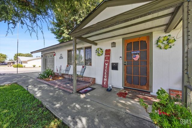 5812 Burke Way, Bakersfield, CA 93309