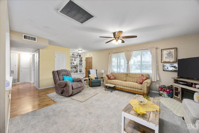 5812 Burke Way, Bakersfield, CA 93309