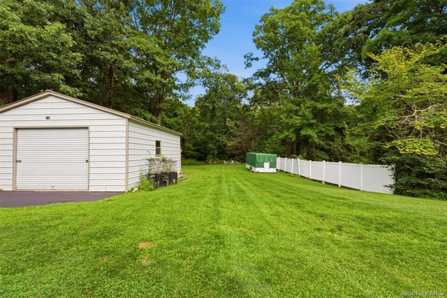 8 Arbutus Street, Putnam Valley, NY 10579