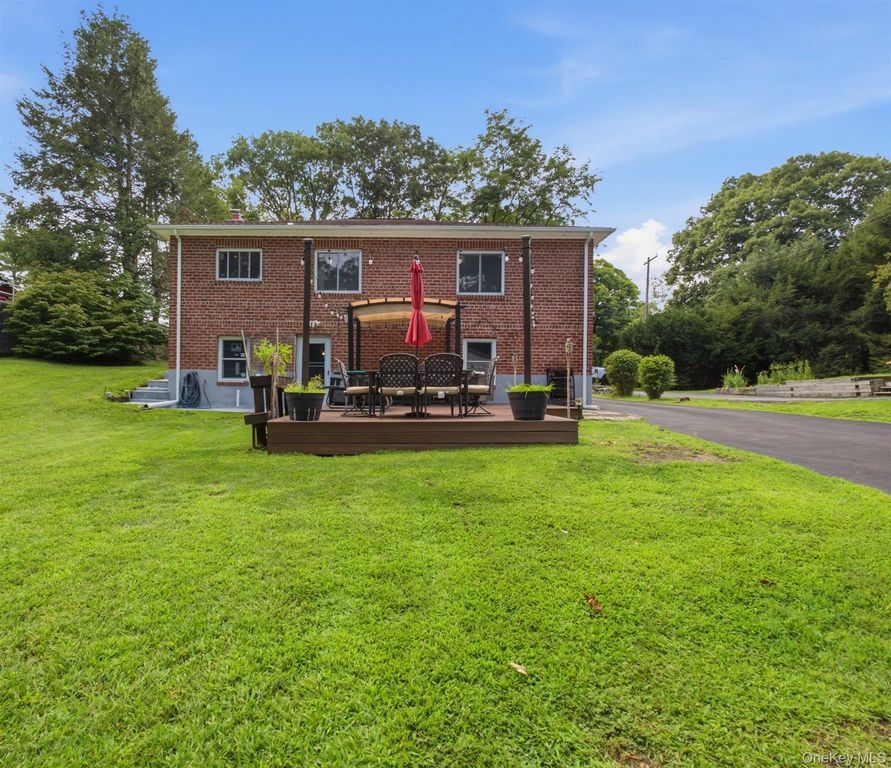 8 Arbutus Street, Putnam Valley, NY 10579 — photo 2