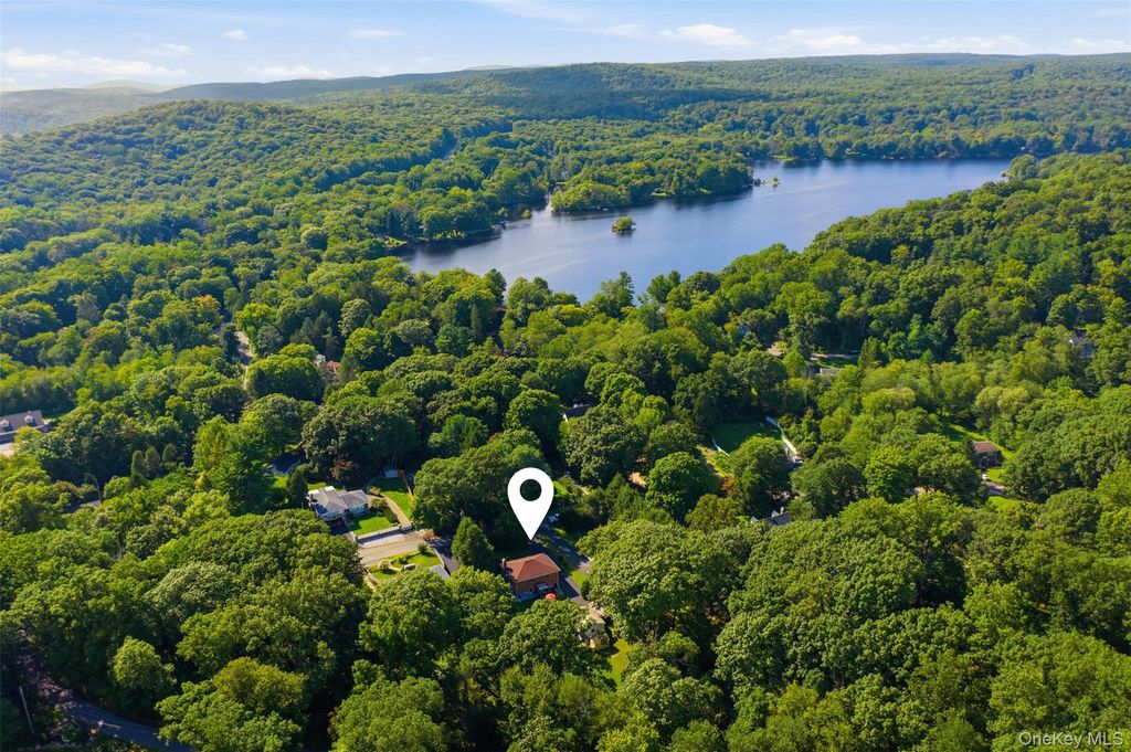 8 Arbutus Street, Putnam Valley, NY 10579 — photo 3