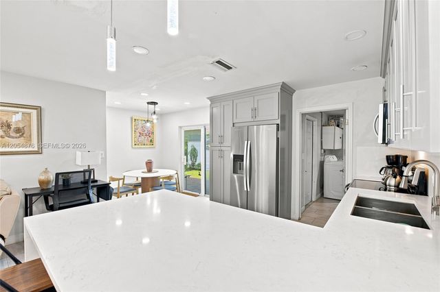 2211 NE 1st Avenue, Pompano Beach, FL 33060