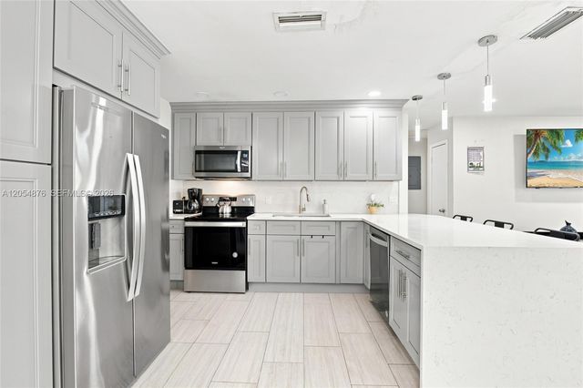 2211 NE 1st Avenue, Pompano Beach, FL 33060