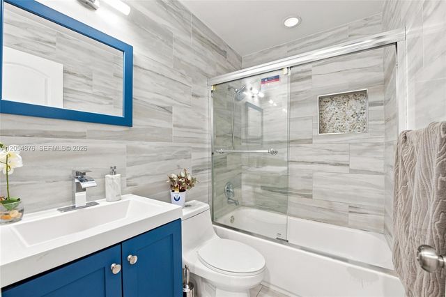 2211 NE 1st Avenue, Pompano Beach, FL 33060