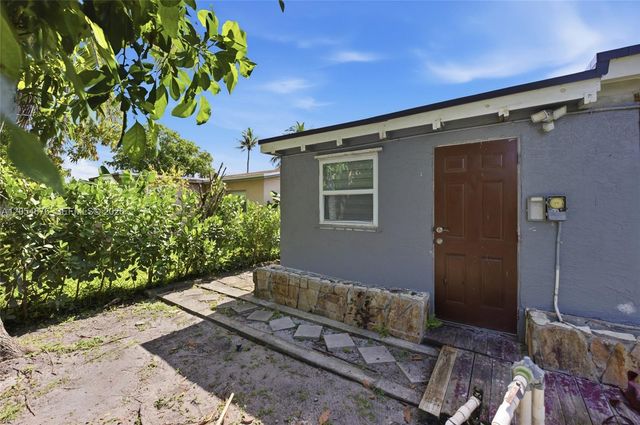 2211 NE 1st Avenue, Pompano Beach, FL 33060