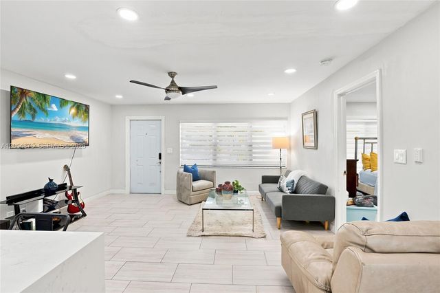 2211 NE 1st Avenue, Pompano Beach, FL 33060