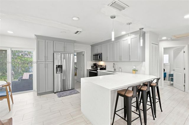 2211 NE 1st Avenue, Pompano Beach, FL 33060