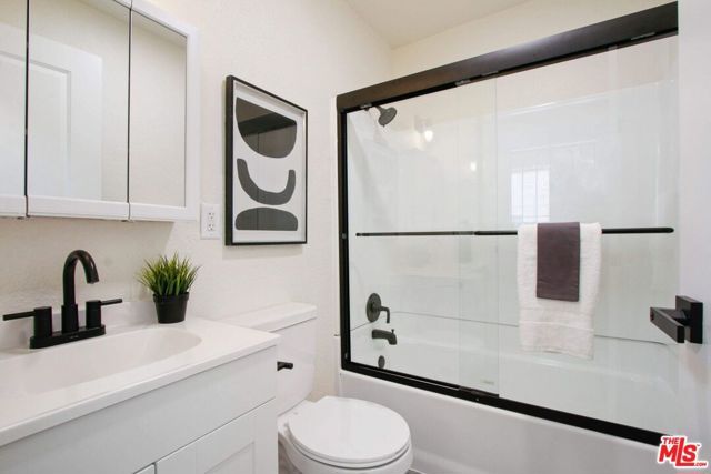 6337 10th Avenue, Los Angeles, CA 90043