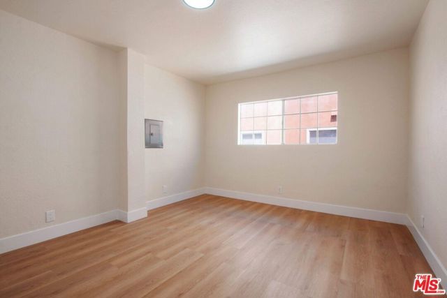 6337 10th Avenue, Los Angeles, CA 90043