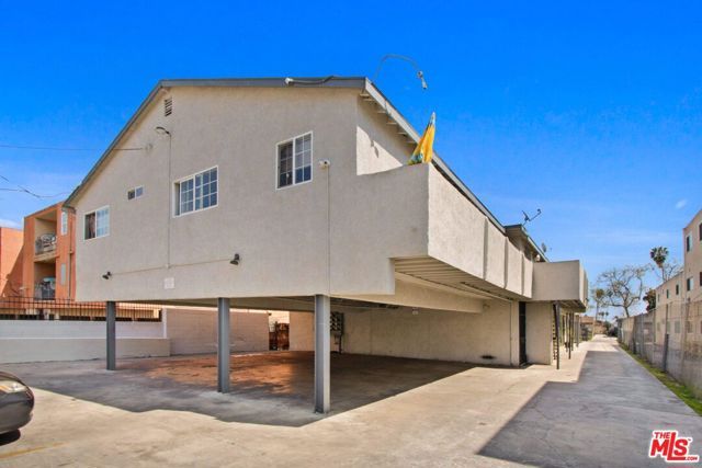 6337 10th Avenue, Los Angeles, CA 90043