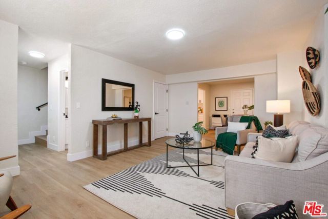 6337 10th Avenue, Los Angeles, CA 90043