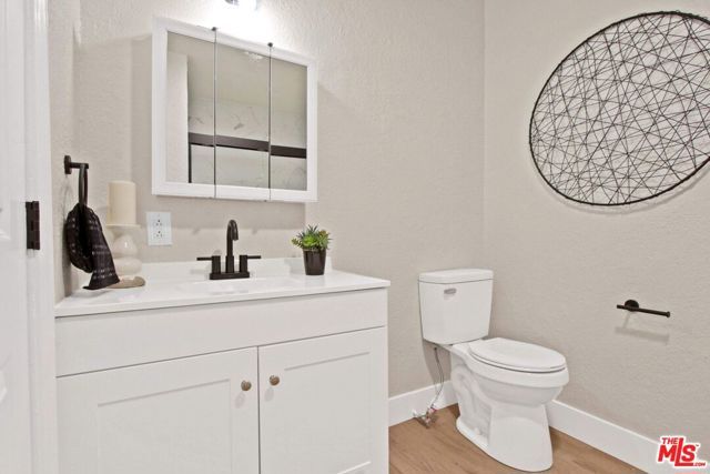 6337 10th Avenue, Los Angeles, CA 90043