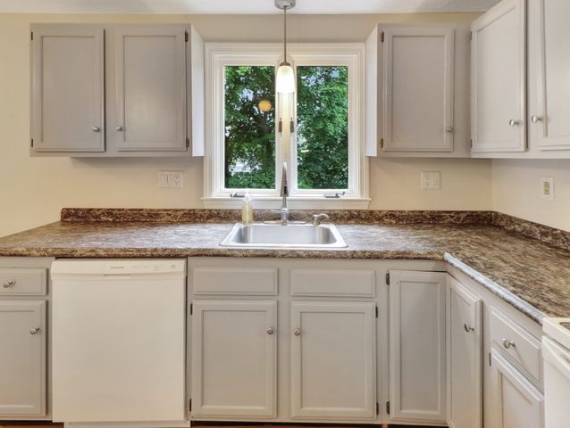 16 Andrew Avenue, Hull, MA 02045