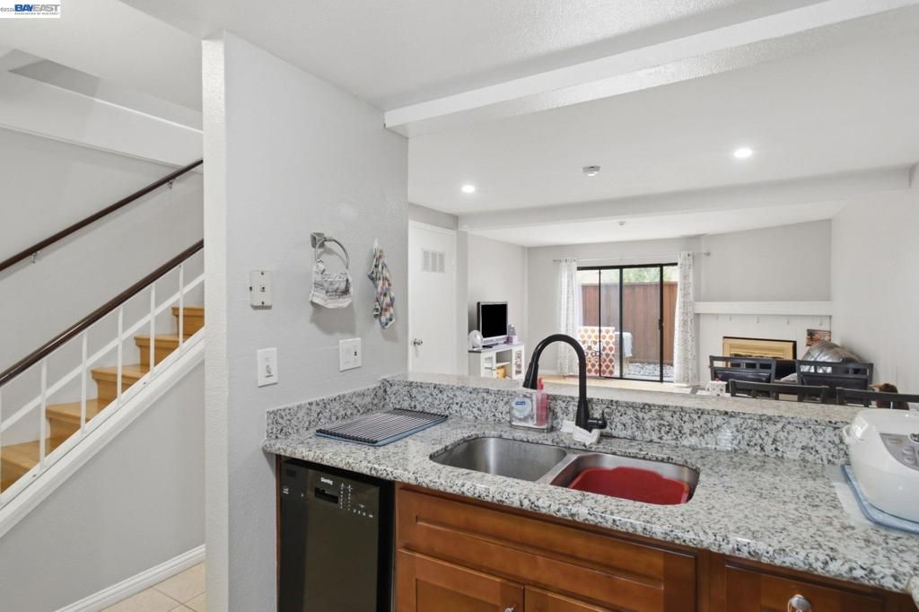 Image 11 of property listing at 6279 Joaquin Murieta Ave D, Newark, CA 94560