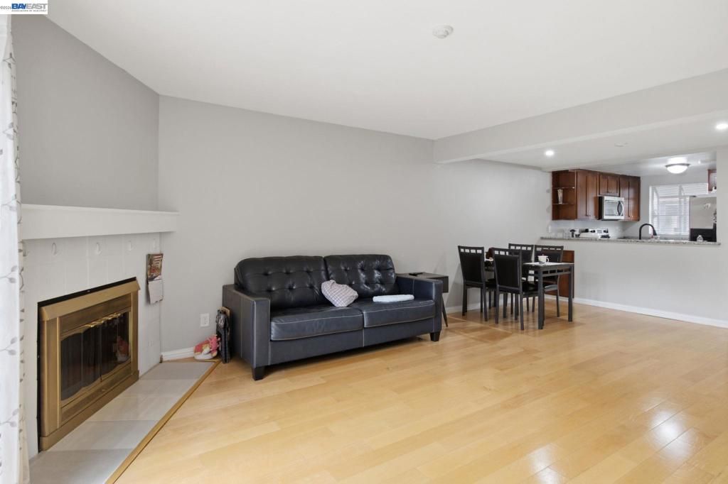 Image 5 of property listing at 6279 Joaquin Murieta Ave D, Newark, CA 94560