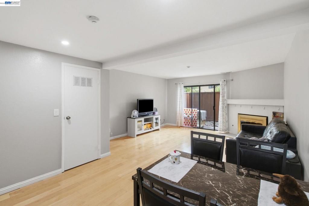 Image 7 of property listing at 6279 Joaquin Murieta Ave D, Newark, CA 94560