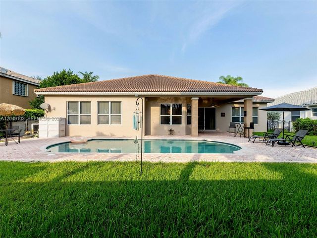 744 SW 159th Lane, Pembroke Pines, FL 33027