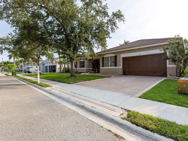 744 SW 159th Lane, Pembroke Pines, FL 33027