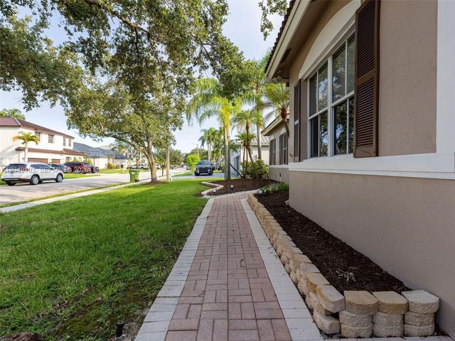 744 SW 159th Lane, Pembroke Pines, FL 33027