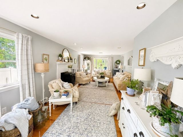 9 Pondview Ave, Pembroke, MA 02359