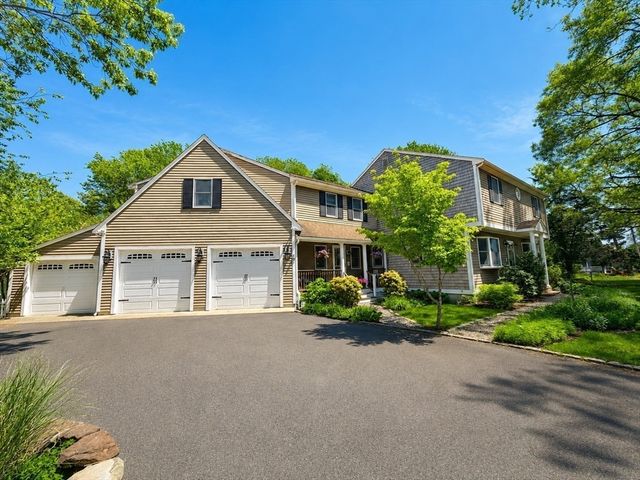 9 Pondview Ave, Pembroke, MA 02359