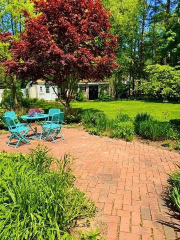 9 Pondview Ave, Pembroke, MA 02359
