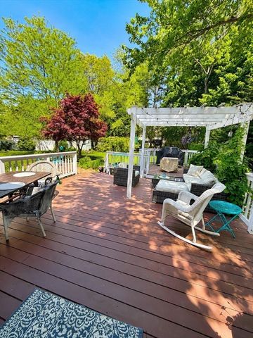 9 Pondview Ave, Pembroke, MA 02359