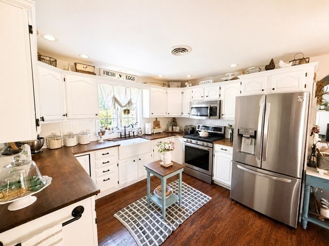 9 Pondview Ave, Pembroke, MA 02359