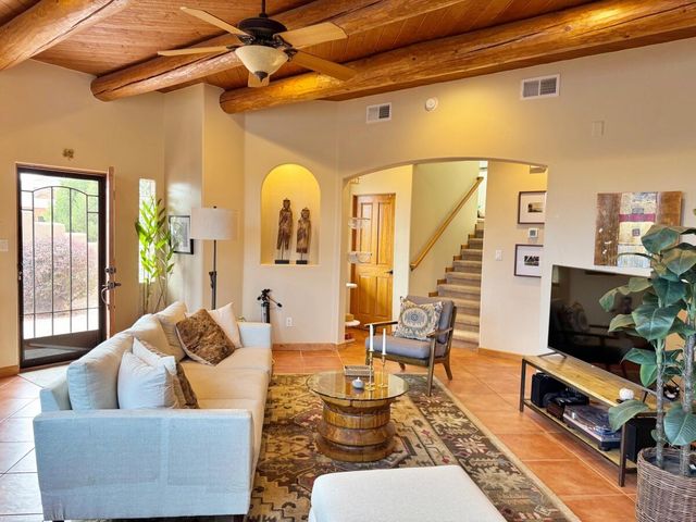 1813 Calle Barbarita NW, Albuquerque, NM 87107