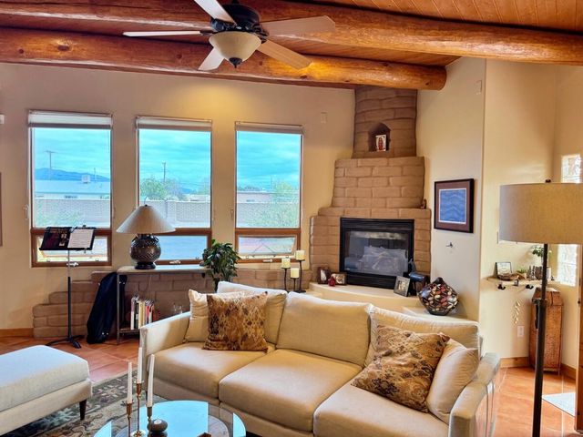 1813 Calle Barbarita NW, Albuquerque, NM 87107