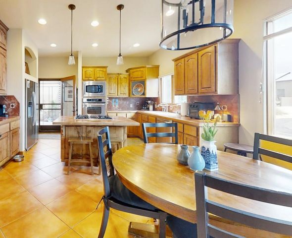 1813 Calle Barbarita NW, Albuquerque, NM 87107