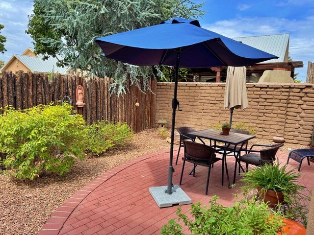1813 Calle Barbarita NW, Albuquerque, NM 87107