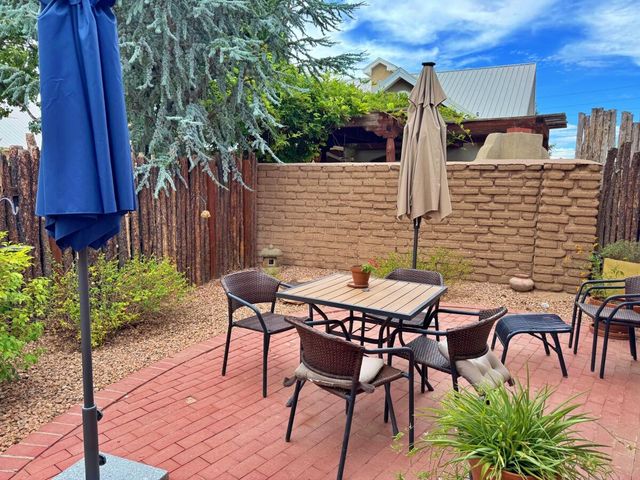 1813 Calle Barbarita NW, Albuquerque, NM 87107