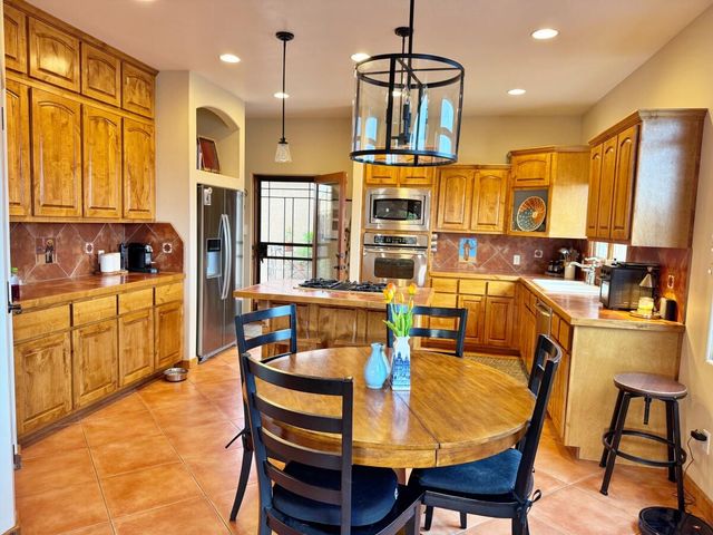 1813 Calle Barbarita NW, Albuquerque, NM 87107