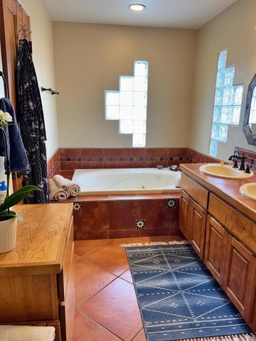 1813 Calle Barbarita NW, Albuquerque, NM 87107