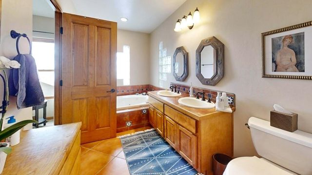 1813 Calle Barbarita NW, Albuquerque, NM 87107