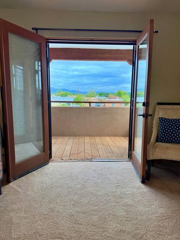 1813 Calle Barbarita NW, Albuquerque, NM 87107