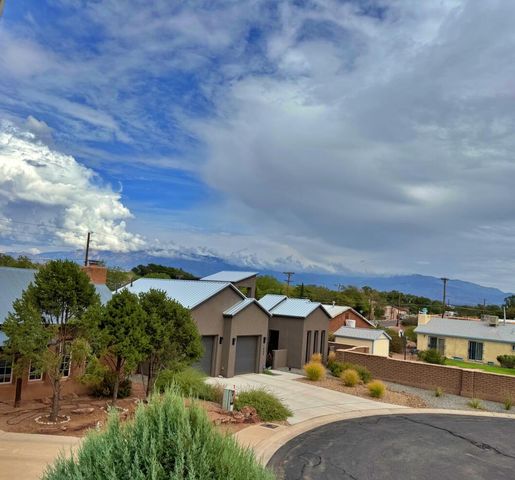 1813 Calle Barbarita NW, Albuquerque, NM 87107