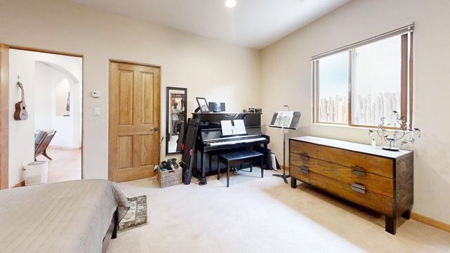 1813 Calle Barbarita NW, Albuquerque, NM 87107