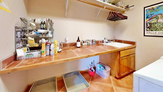 1813 Calle Barbarita NW, Albuquerque, NM 87107