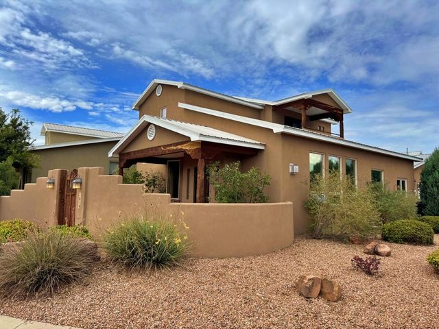 1813 Calle Barbarita NW, Albuquerque, NM 87107