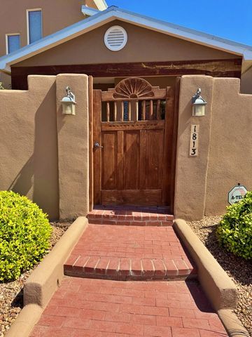 1813 Calle Barbarita NW, Albuquerque, NM 87107