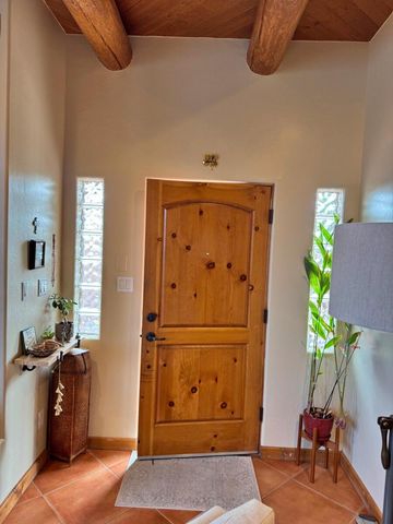 1813 Calle Barbarita NW, Albuquerque, NM 87107